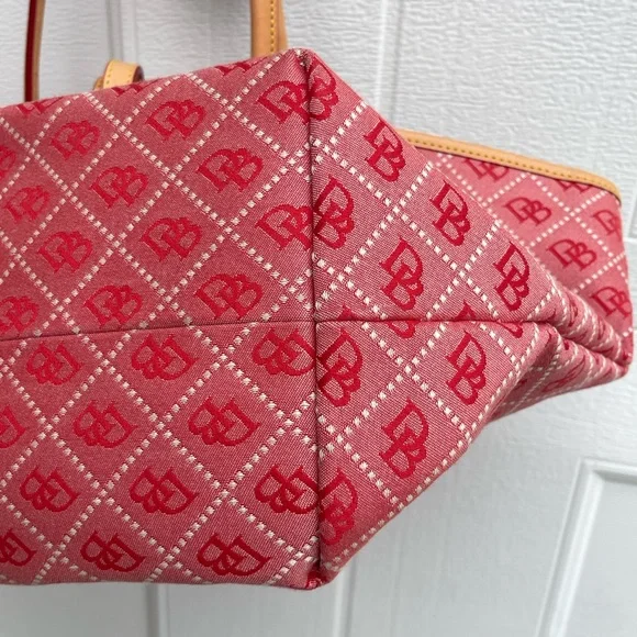 Dooney Bourke Red Signature Jaquard Canvas Leather Tote. - Picture 4 of 13